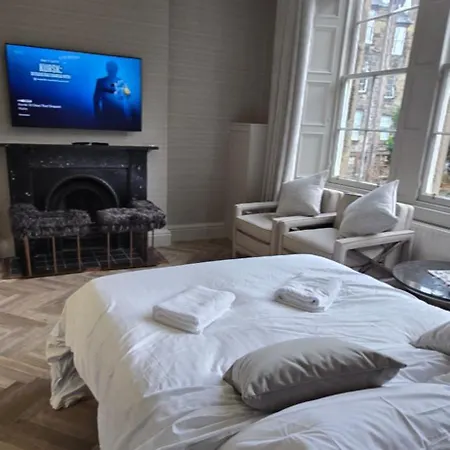 2 Bedroom Sofa Bed In Livingroom Castle View 1st Floor Sleeps 6 Apartment *