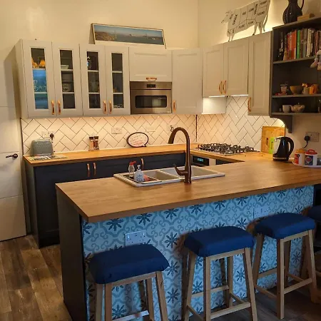 Trendy Historic Flat In 爱丁堡