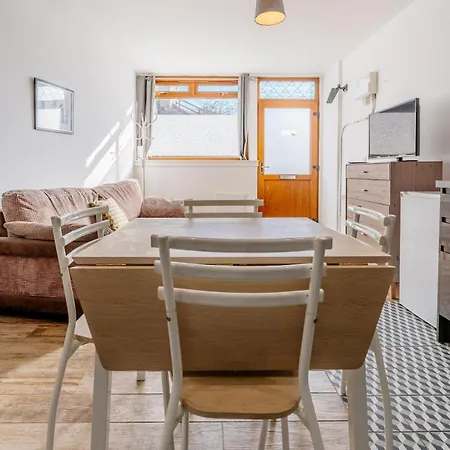 Cozy-free Parking-12 Mins Center *