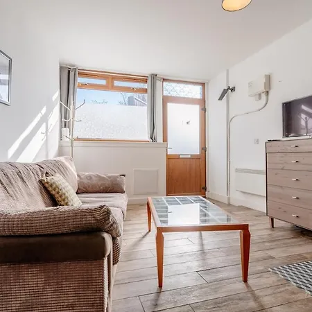 Cozy-free Parking-12 Mins Center