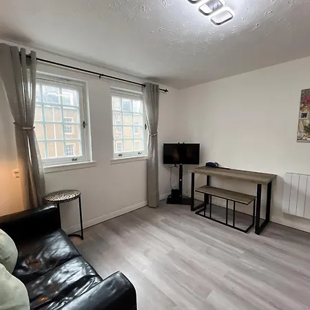 Causewayside Free Parking Apartment