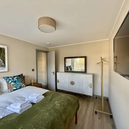 Holyrood Hidden Gem *