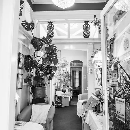 Lyncliff Bed & Breakfast 2*