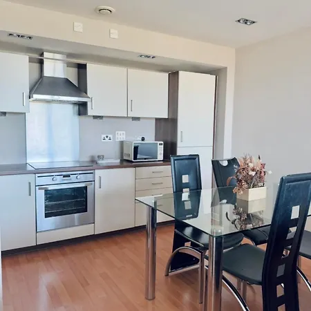 Modern Two Bedroom شقة