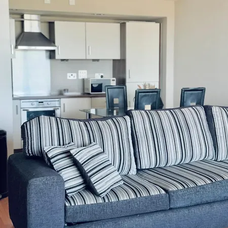 Modern Two Bedroom شقة *