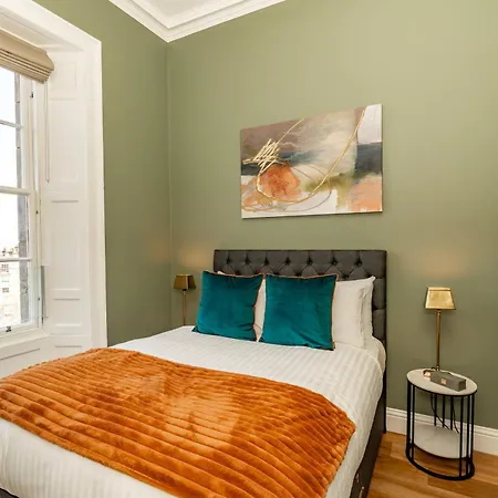 Dragon Luxury At 9 Albyn Place Edinburgh