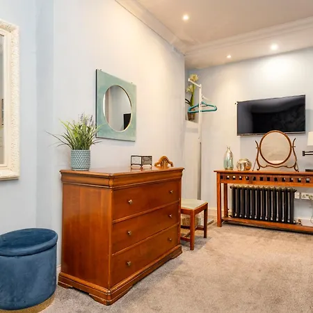 Joivy Ultra Luxe Near Princes Street Apartment Edinburgh