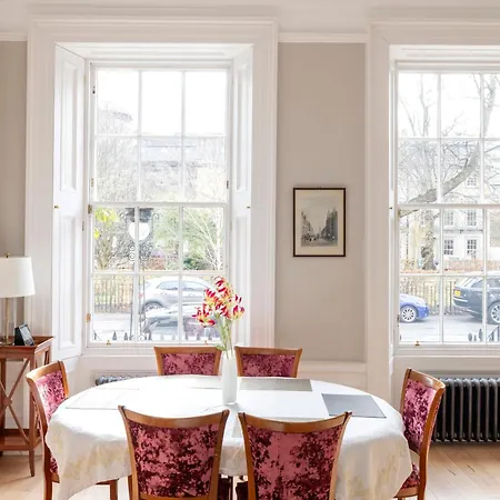 Joivy Ultra Luxe Near Princes Street Apartment *