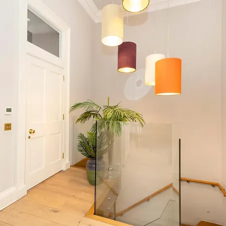 Joivy Ultra Luxe Near Princes Street Apartment Edinburgh