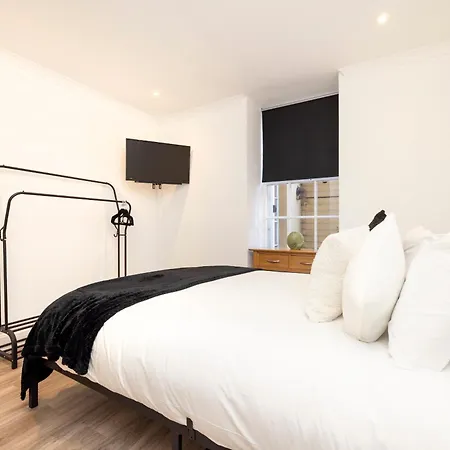 Апартаменты Joivy 3br Flat In Haymarket With Free Parking Эдинбург