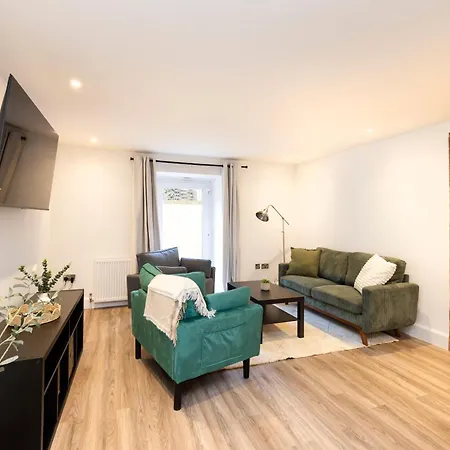 Joivy 3br Flat In Haymarket With Free Parking Апартаменты