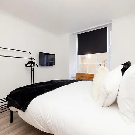 Joivy 3br Flat In Haymarket With Free Parking Эдинбург