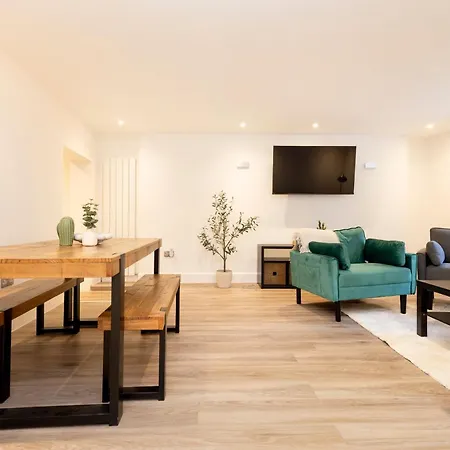 Joivy 3br Flat In Haymarket With Free Parking Апартаменты