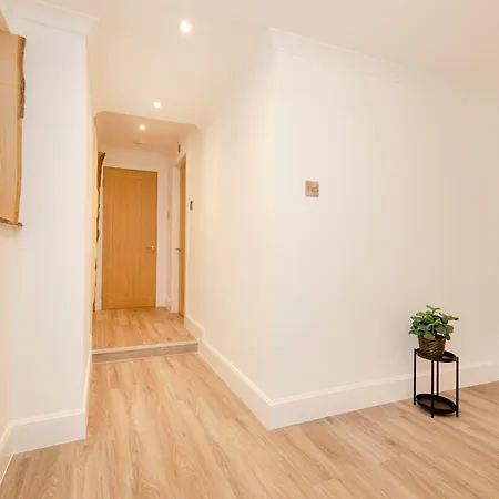 Joivy 3br Flat In Haymarket With Free Parking * Эдинбург