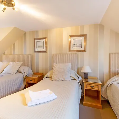 Arden Guest House, Craigmillar Castle Edinburgh