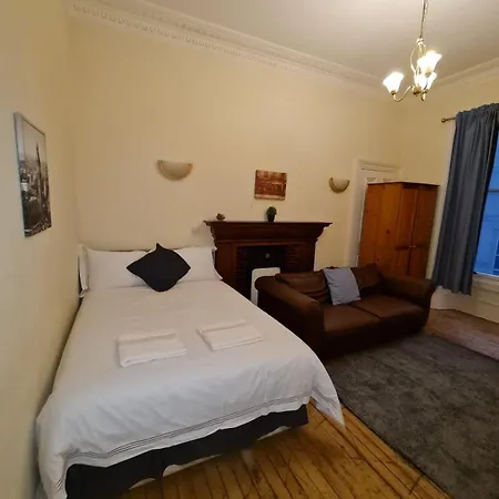 Haymarket Station Guest house *