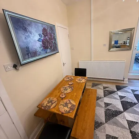 One Bedroom Flat In Old Town , Heart Of Flat Sleeps 6 Apartment