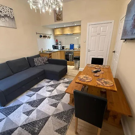 One Bedroom Flat In Old Town , Heart Of Flat Sleeps 6 *