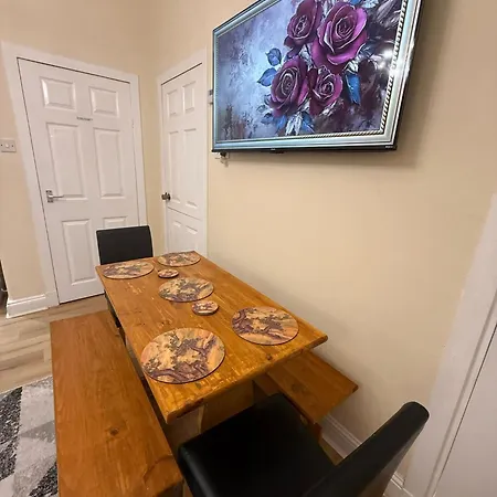 One Bedroom Flat In Old Town , Heart Of Flat Sleeps 6 Apartment