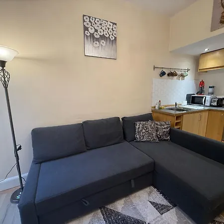 One Bedroom Flat In Old Town , Heart Of Flat Sleeps 6 Apartment *