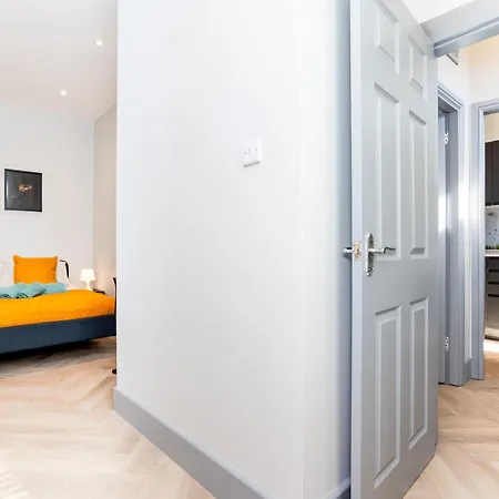 1-Bed Apartment-Free Parking - By Holiday Homes Апартаменты Эдинбург