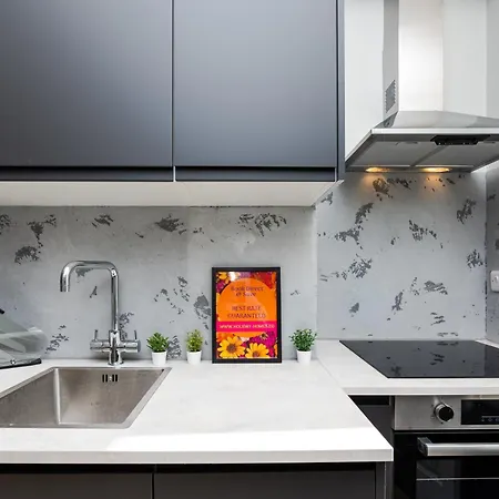 Апартаменты 1-Bed Apartment-Free Parking - By Holiday Homes *