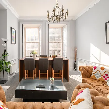 Апартаменты F&o - Vip Royal Mile 2 Bed - Sleeps 4 Эдинбург