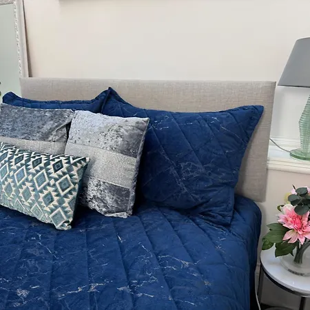 Spacious Luxury 3 Bedroom, 2 Bathroom - Next To Royal Mile And Castle ! * Edinburgh