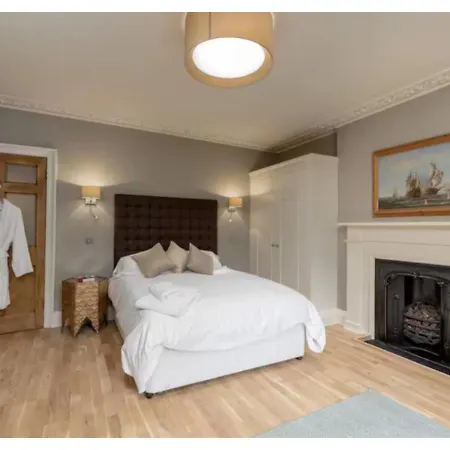 Joivy Boutique With Patio In New Town