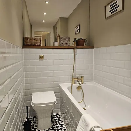 아파트 Two-bed In Vibrant Stockbridge, 에든버러