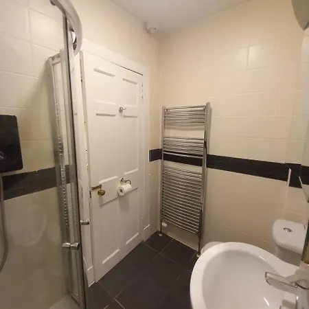 Apartment Modern One Bed Flat At The Haymarket, Sleeps 4 Edinburgh