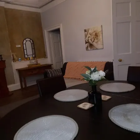 Apartment Modern One Bed Flat At The Haymarket, Sleeps 4 *