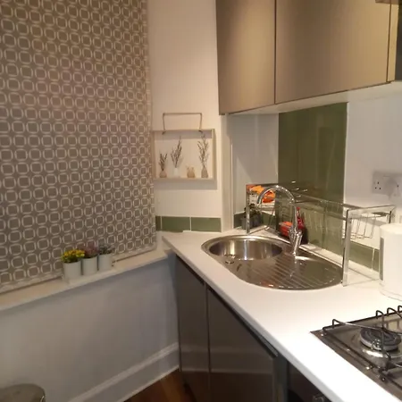 Apartment Modern One Bed Flat At The Haymarket, Sleeps 4 *