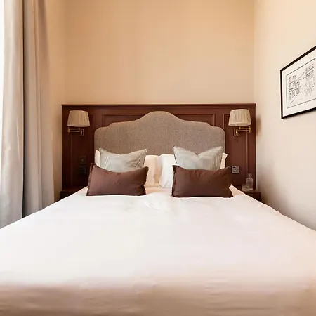 Moment George Iv Bridge Hotel