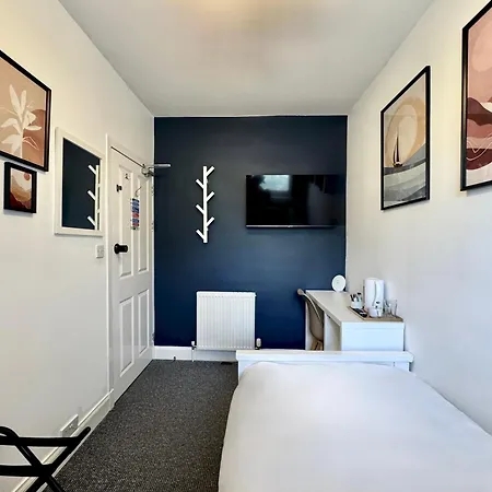 Roost Hill - Free Parking Zone