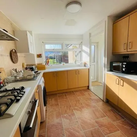 Single In House * Edinburgh