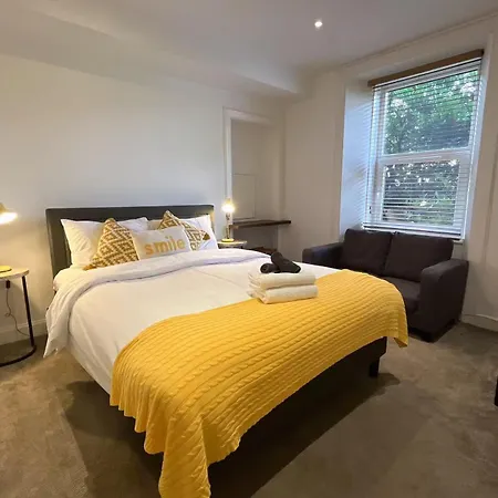 Lovely Two Bedrooms Lägenhet Edinburg