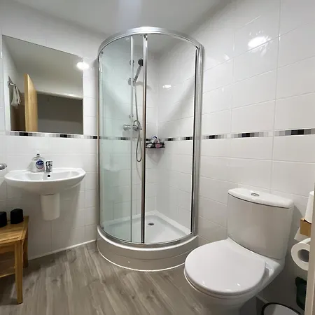 2 Bath Free Parking Эдинбург