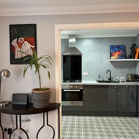 Private Main Door Lovely 2 Bedroom * Edinburgh