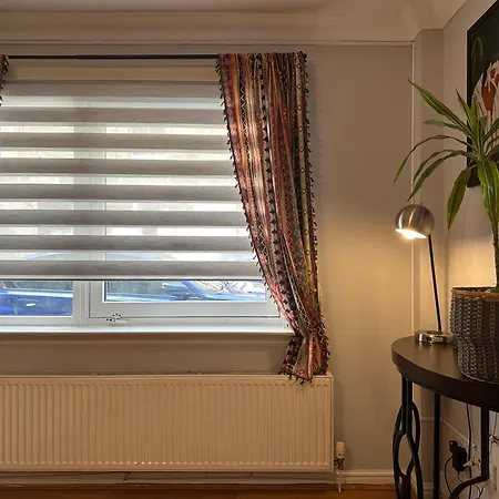 Private Main Door Lovely 2 Bedroom Edinburgh