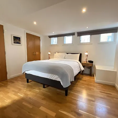 Private Parking 2 Bed 2 Bath Apartamento