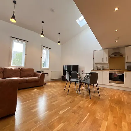 Private Parking 2 Bed 2 Bath Apartamento