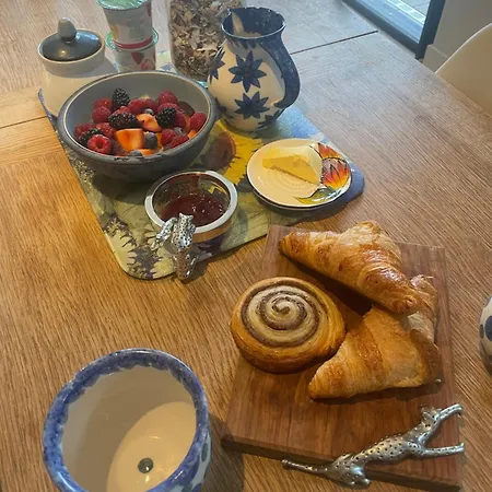 Beautiful Double Great Location Homeshare *