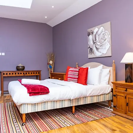 Hotel-style With Free Parking, Sleeps 4 *