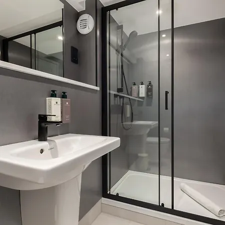 Destiny Scotland George Iv אדינבורו