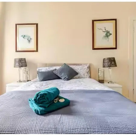 3 Bed - Pet Friendly & Parking *