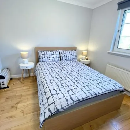 Double With Private Bathroom And Parking In 2 Bedroom Shared Flat Εδιμβούργο