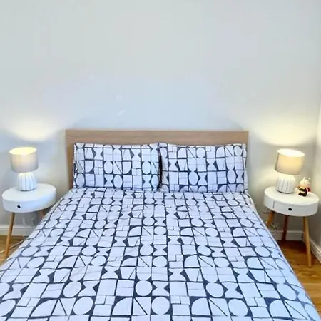 Double With Private Bathroom And Parking In 2 Bedroom Shared Flat *