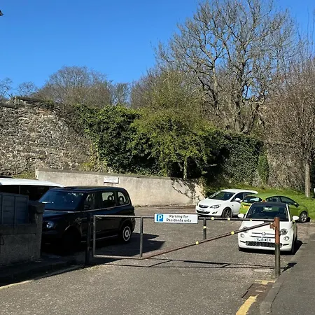 Royal Mile Escape-free Parking