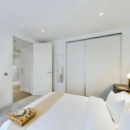 Stunning Modern In Apartment Edinburgh